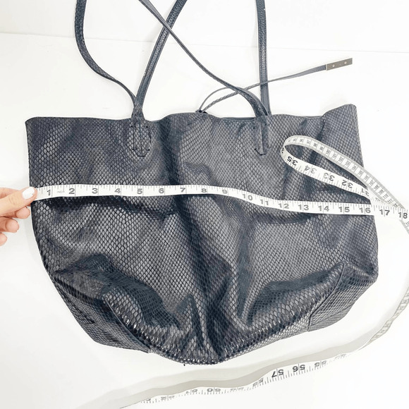 Remi/Reid Departure Tote Bag Black Snake Reversible vegan leather carry all - Picture 7 of 8